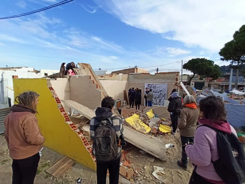 Demolições avançam no 2.º Torrão, sem que a autarquia garanta o realojamento