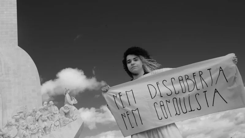 Recentrar a História, resgatar Memórias: racismo e outros efeitos coloniais