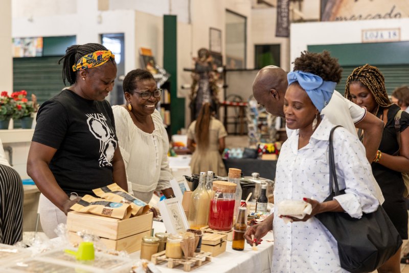 Mercado Afrolink e O Lado Negro da Força juntam-se ao Bairro em Festa