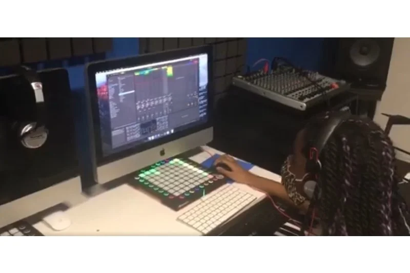 Música de integração: a pauta que afina o futuro feminino, com eco nos bairros