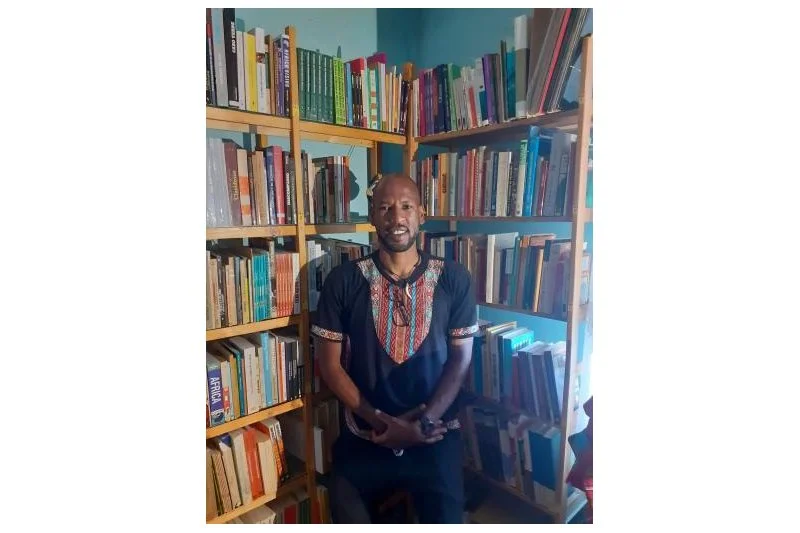 O alfarrabista que saiu da ‘gruta’ para criar a livraria-conceito Tchatuvela