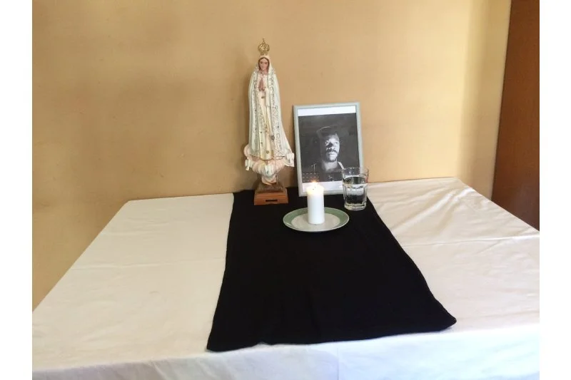 O duplo “milagre” na vida de Candé, e a fé inocente na sua ressurreição