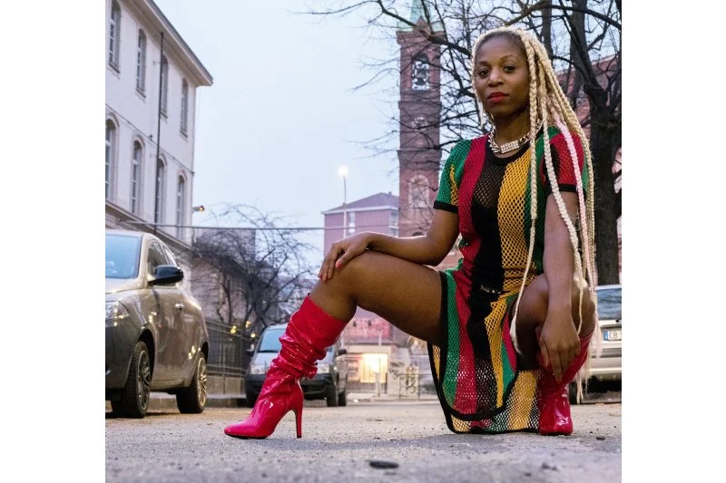 O equilíbrio que vem de saltos altos, entre danças com Aysha Jhanne