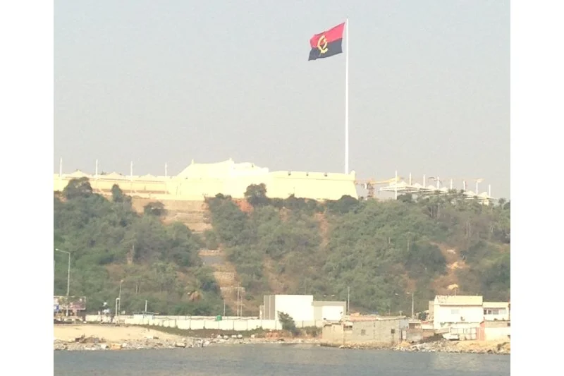 Os tambores de ‘guerra’ que acompanham a morte do “Arquitecto da Paz”