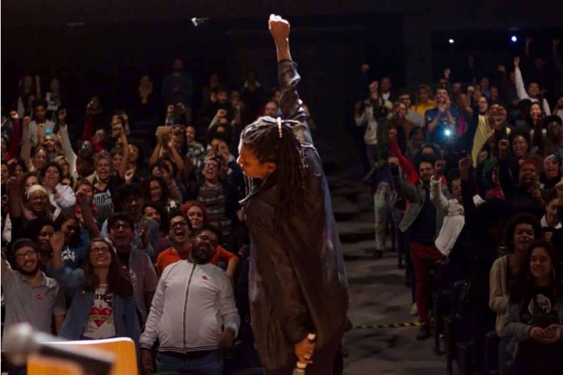 “Sou um racista em desconstrução" - do repto negro faz-se movimento