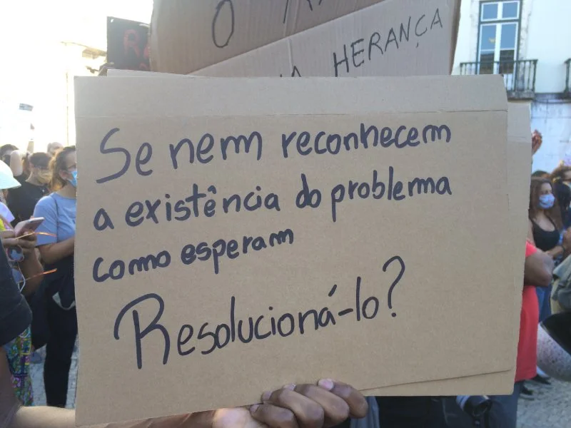Titi e Bless: duas crianças agredidas por serem negras, mas o que importa é….