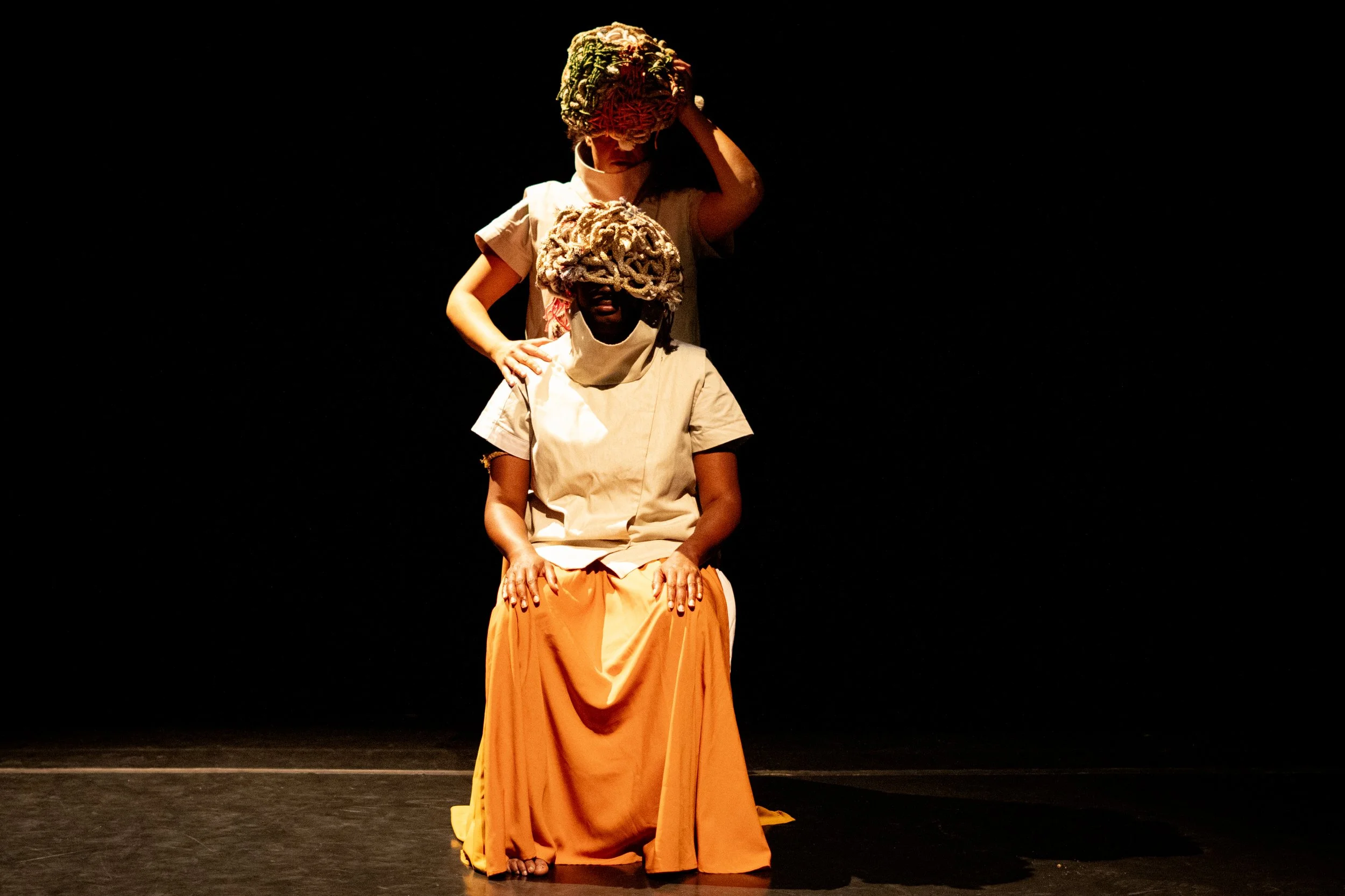 “Kabeça Orí”, de Aoaní e Joyce Souza, no palco do São Luiz até domingo