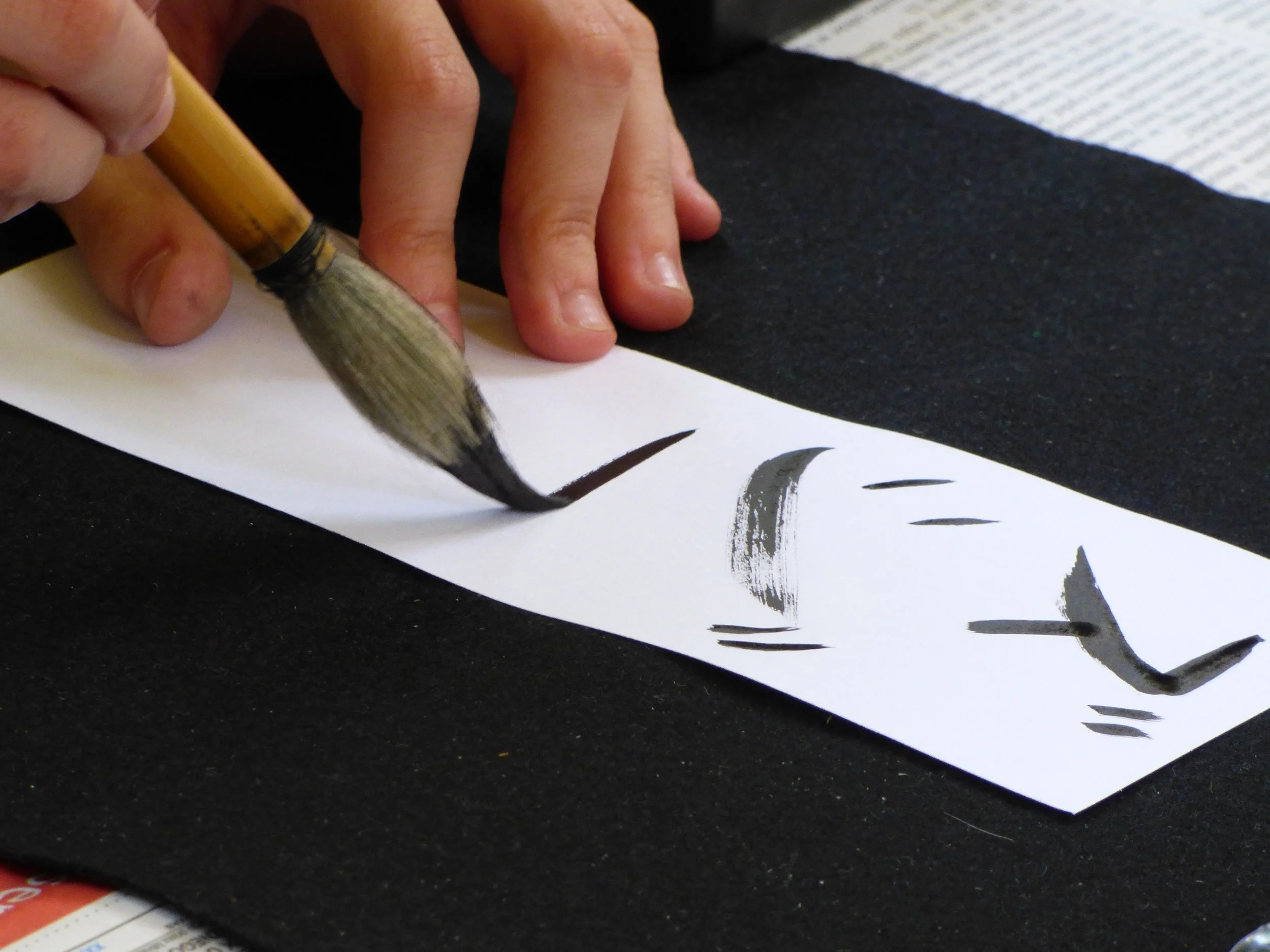 LASST UNSERE PINSEL AUF PAPIER TANZEN