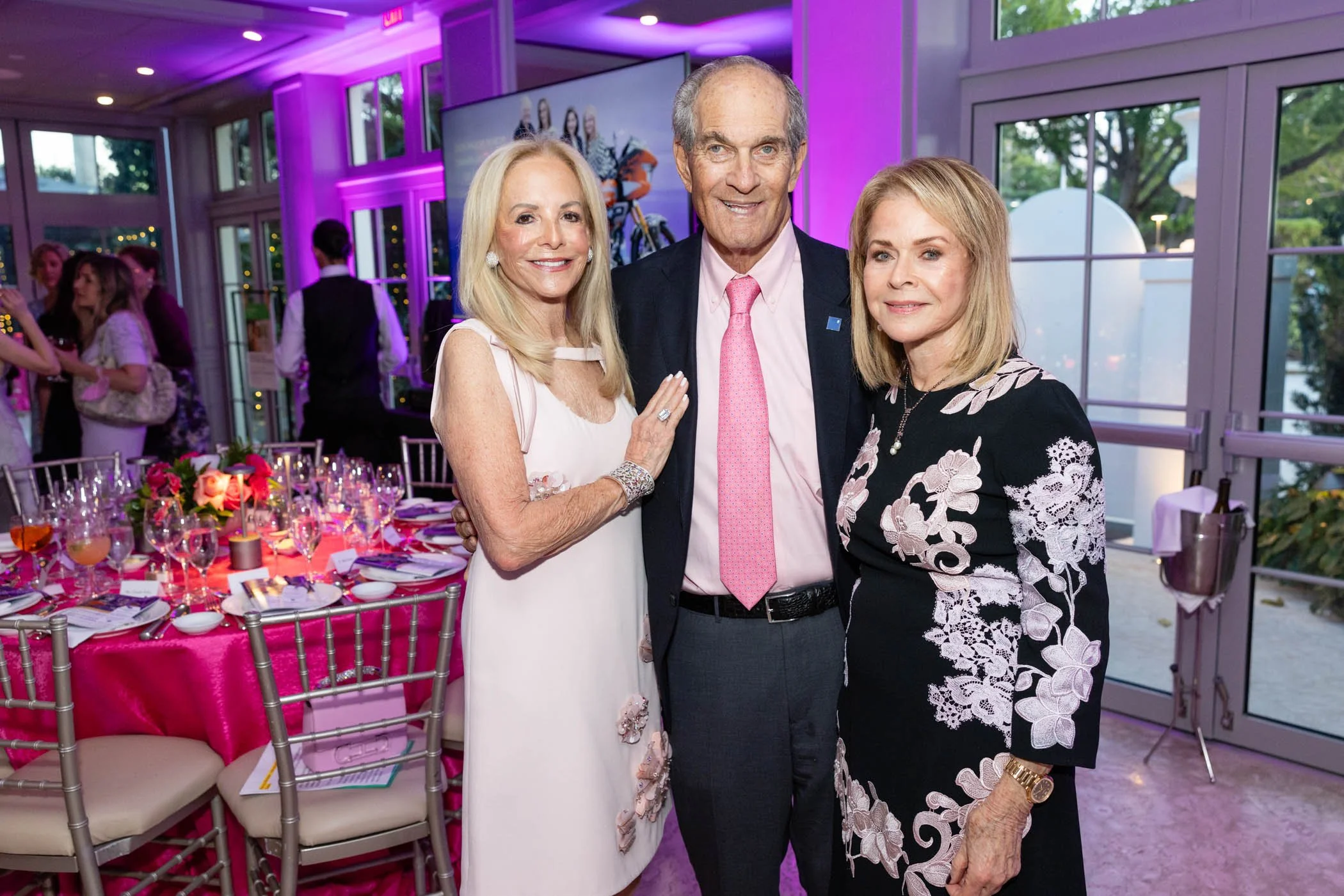 Roberta y Paul Kozloff y Paulette Koch