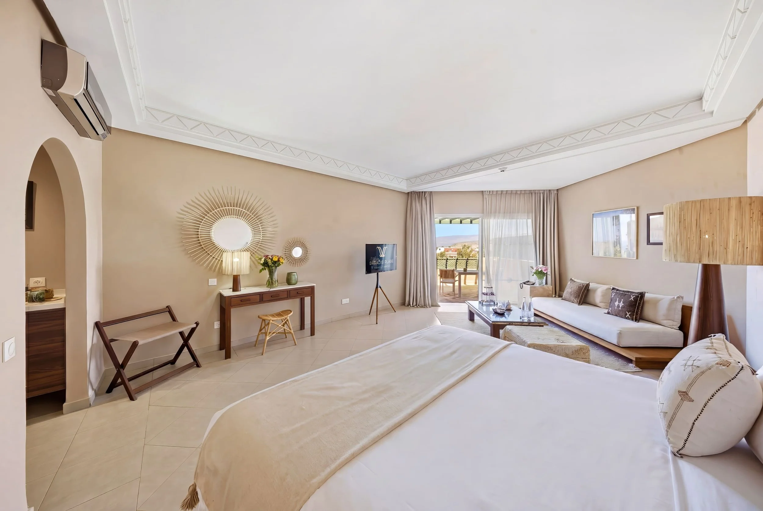 junior-suite-bedroom-overview(1).jpg