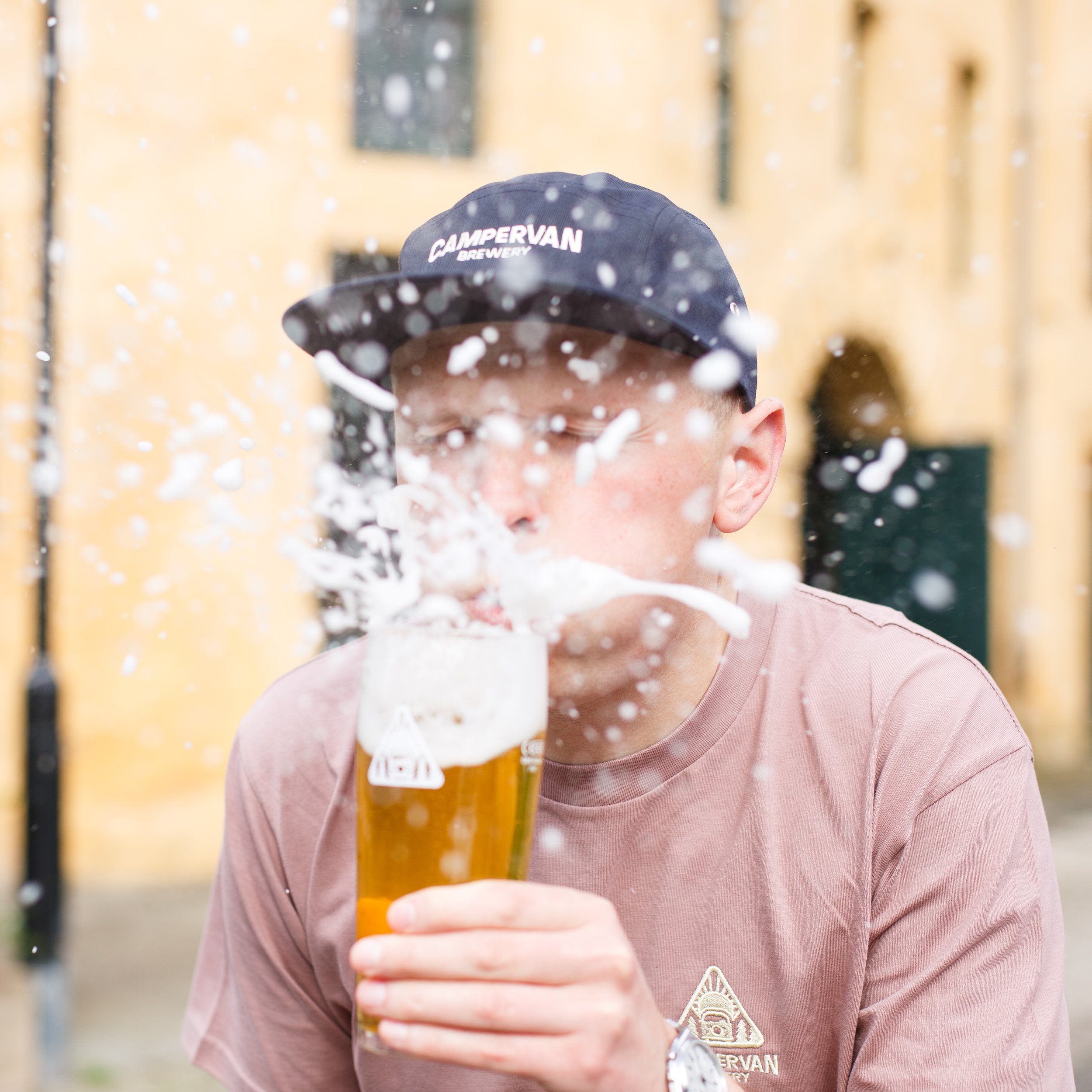 2026-09-01 Feier Bräu Pouring Photos Small Square (3 of 18).jpg