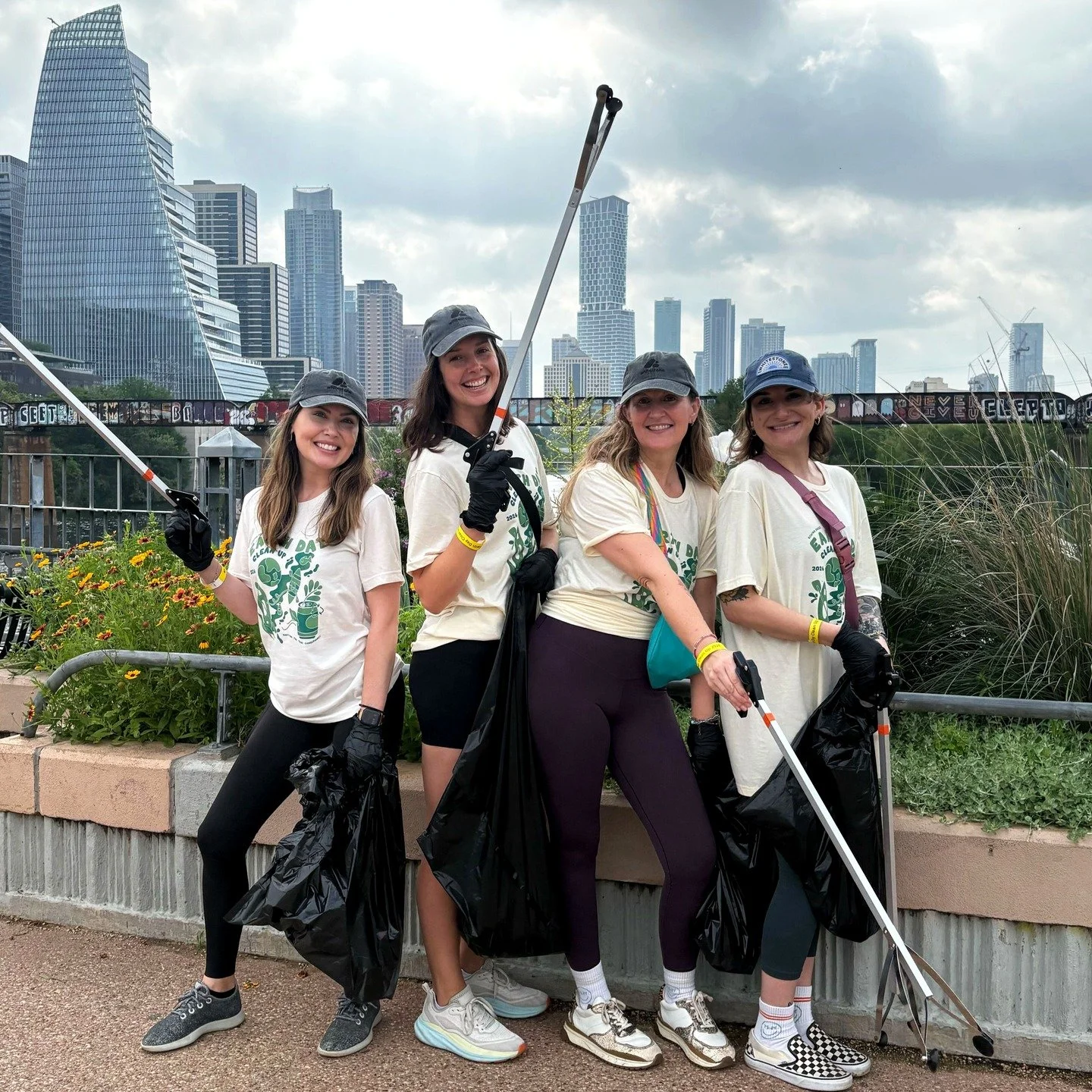 Our Austin team spent Earth Day where it counts: out on the trails and lakeside with @thetrailconservancy, cleaning up the spots that make this city so special. 

Proud to be an official sponsor and even prouder of this crew!💚

#NoTwoStonesAreAlike 