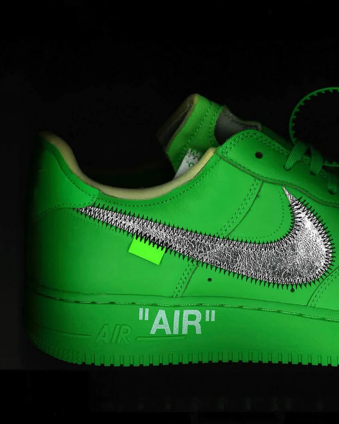 StockX Auctions.One of the first uses of our new StockX neon. More within this design system to  (4).jpg