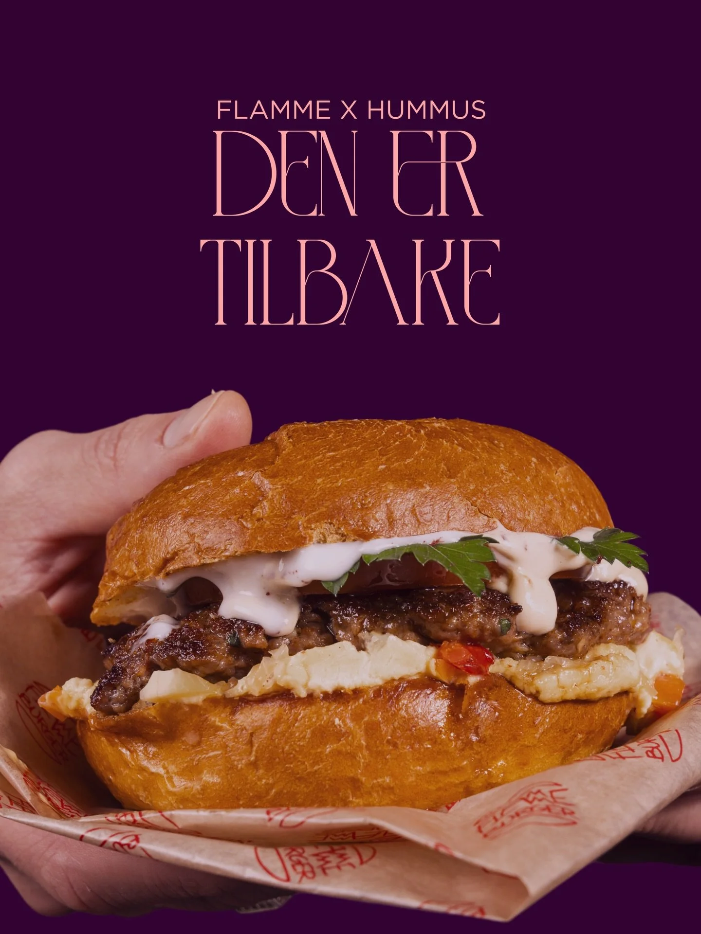 Den er tilbake 🪬

For andre &aring;ret p&aring; rad har vi laget v&aring;r egen burger sammen med @flammeburger.no 

Inspirert av smakene dere kjenner fra oss, med varme krydder, kremet hummus og friske urter.

Kun hos Flamme Burger Frogner i juni ?