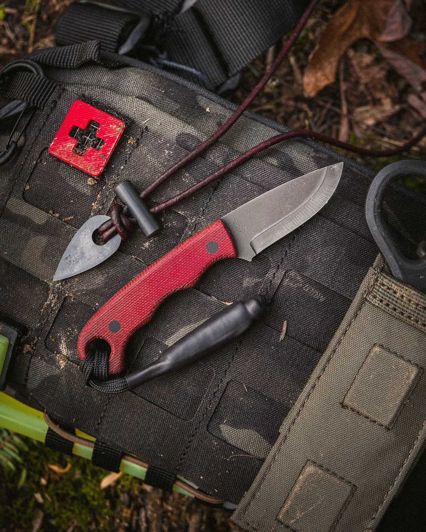 Warmer weather is upon us (at least for the upcoming 7-day forecast 🤣). Which means - Lighter weight gear is replacing my heavier winter gear.

Here are a couple of the standout pieces I&rsquo;ve been using:

&bull; @wengerblades Aphid XL-1 - This l