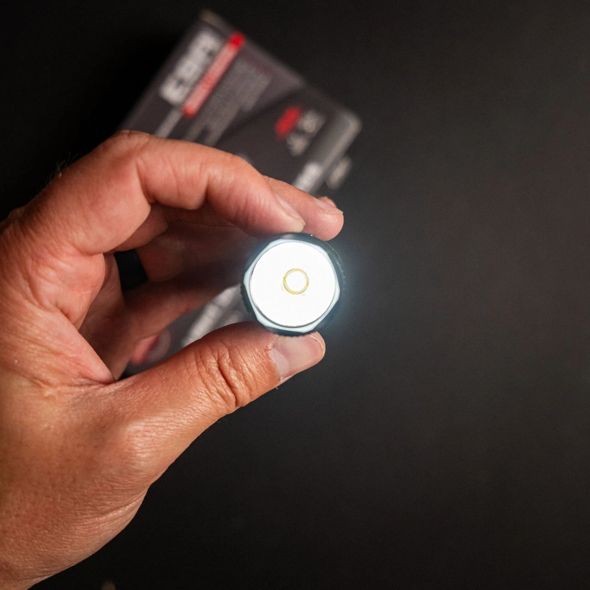 powertac-e9r-g4-flashlight-2.jpg