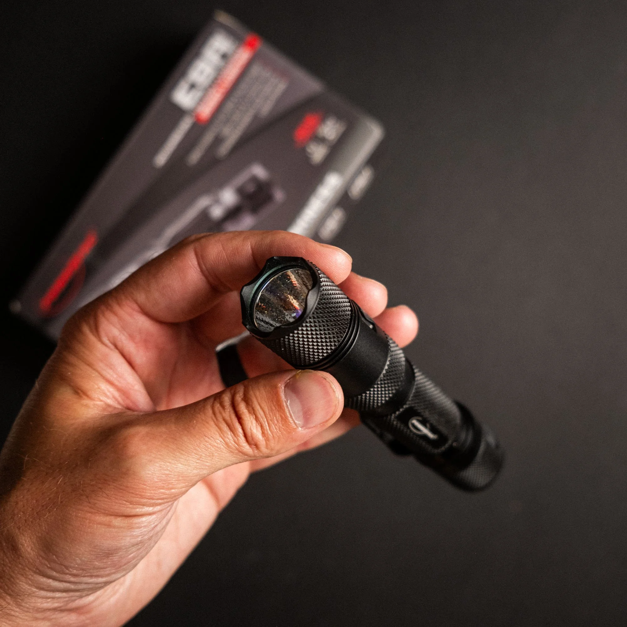 powertac-e9r-g4-flashlight-3.jpg
