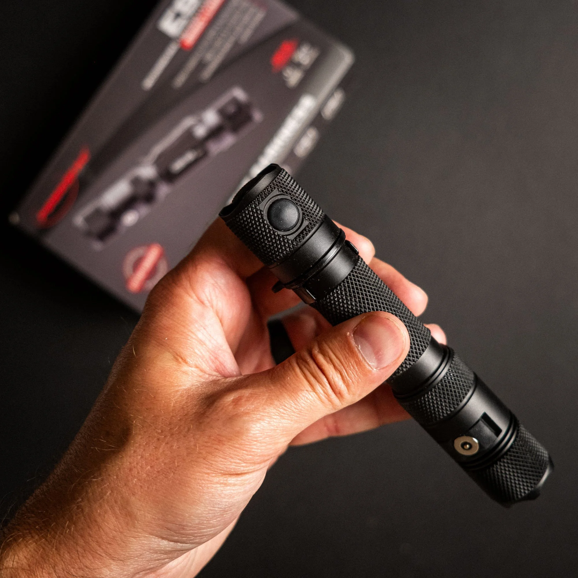 powertac-e9r-g4-flashlight-4.jpg