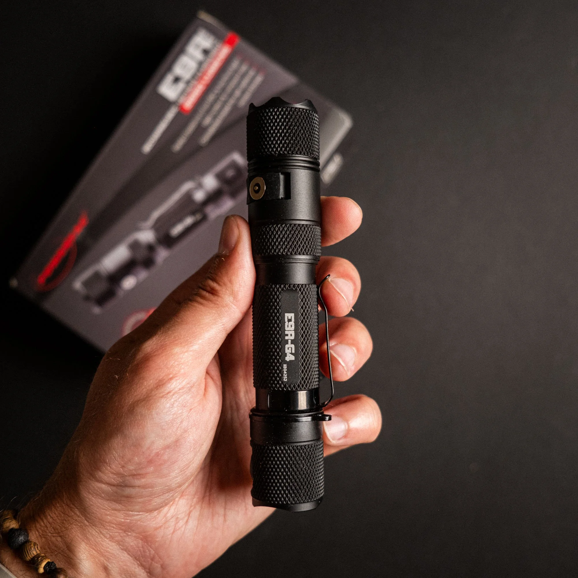 powertac-e9r-g4-flashlight-1.jpg