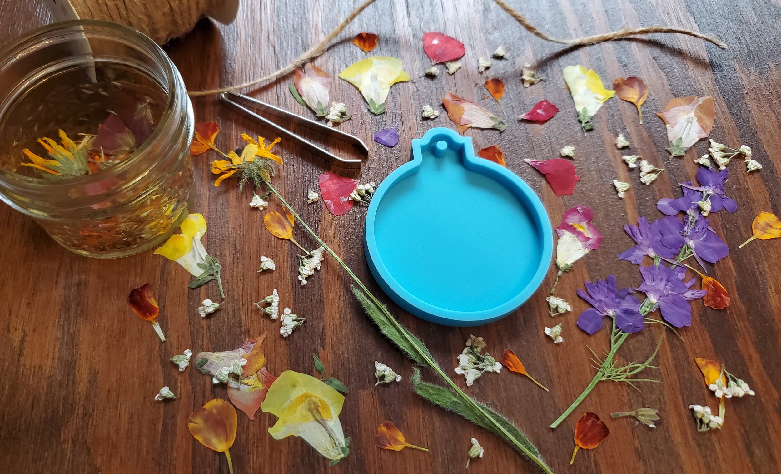 resin pressed flower.jpg