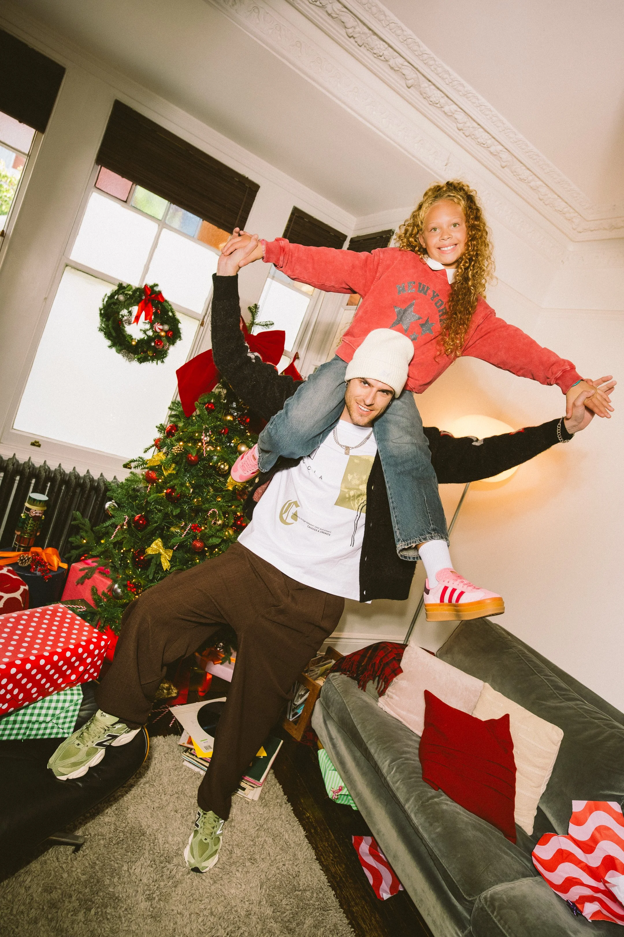 2025_09_22_SCHUH_CHRISTMAS_25_FUTURE_LIVINGGROOM_0554.jpg