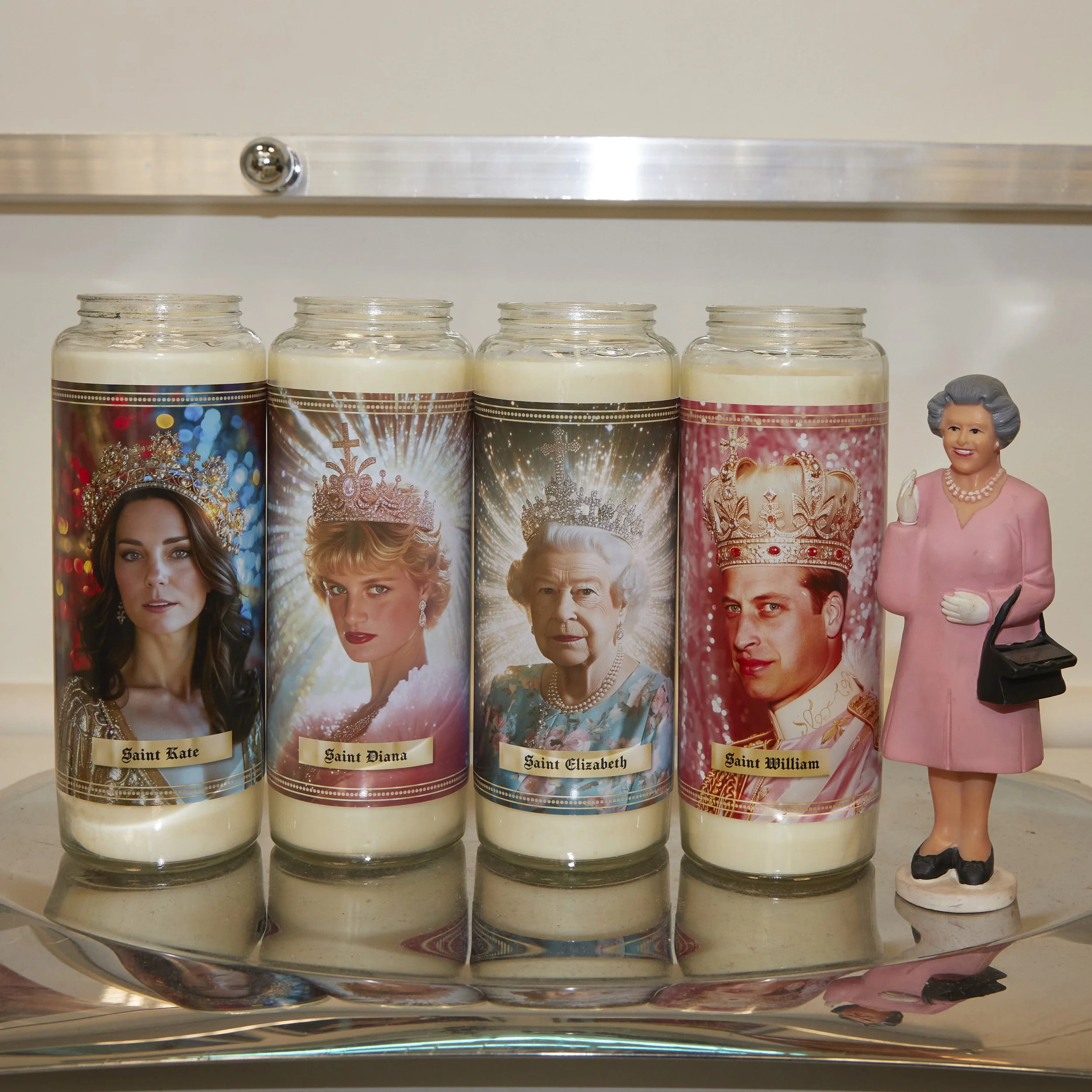 ROYAL FAMILY CARRE.jpg