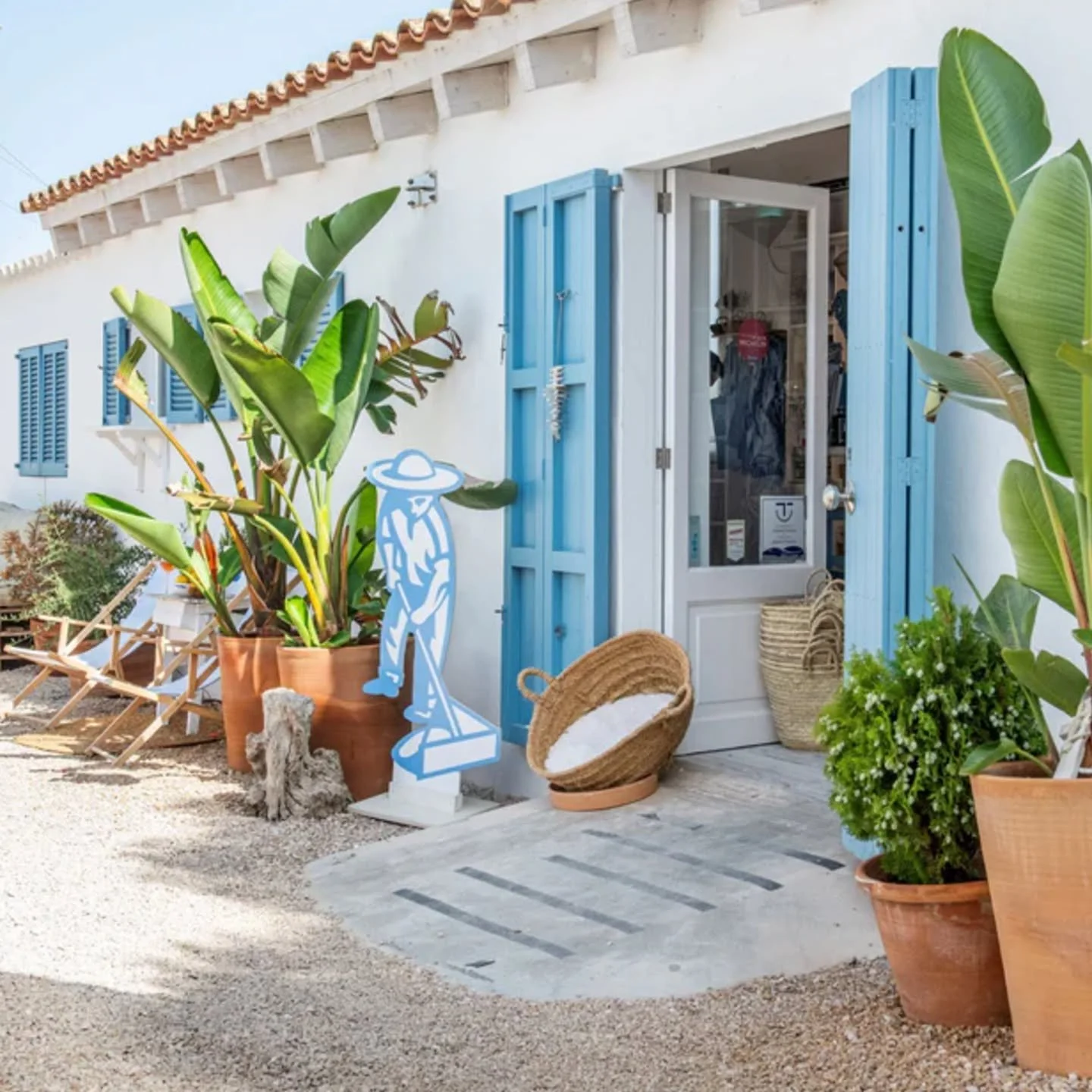 We source our salt from the renowned Salinas d&rsquo;Es Trenc, nestled in the unspoiled southeast of Mallorca within the protected Es Trenc Nature Reserve&mdash;an extraordinary landscape of shimmering dunes, tranquil wetlands, and one of the island&