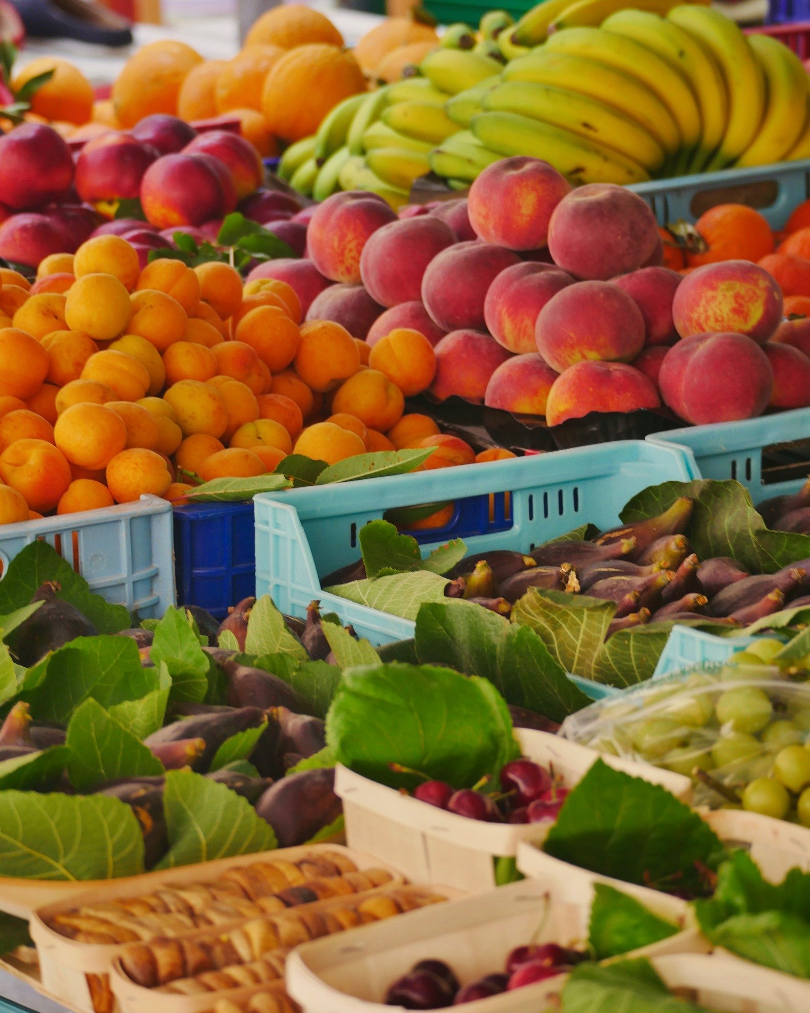 Sineu Market as well as being Mallorca's oldest, it is also one of the biggest markets in Mallorca. Located in the very centre of the Island, Sineu hosts its famous market every Wednesday all year round.
With everything from as fresh as you can get f
