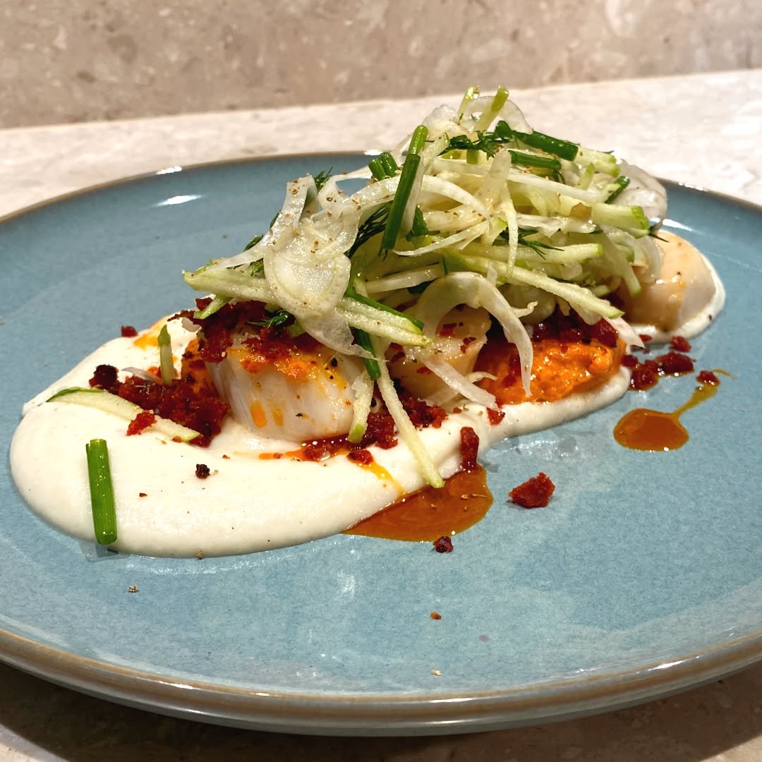 Recently, I had the privilege of cooking for guests in Courchevel 1850. I truly love creating a relaxed, welcoming atmosphere where guests can unwind, enjoy quality time together, and simply focus on being present without the stress of worrying about