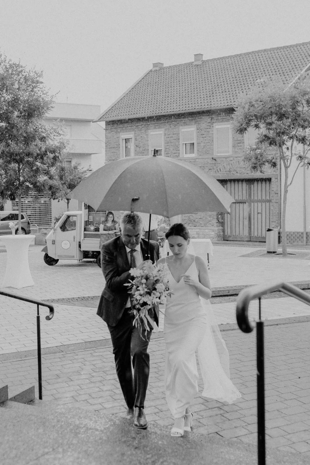 Regenhochzeit fotografieren: Warum du bei Regen nicht absagen solltest – und was diese Tage mit deiner Arbeit machen