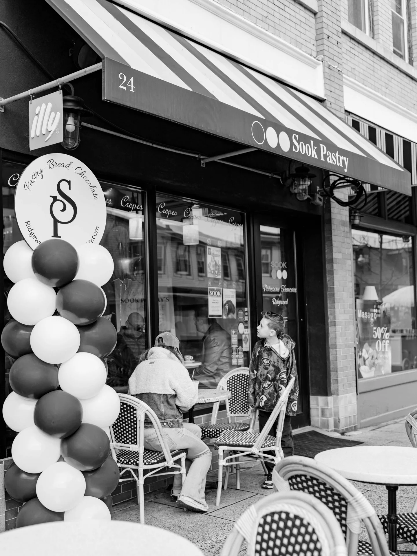 POV: When the professional photos come back and they captured the sweetness of the day perfectly 🥖

Event Planner: @bam_by_brittany 
Venue: @sookpastry 
Decor: @balloonartistry
Photographer: @kasiaphotographynj 
Content Creator: @ohsnapnj 
Caricatur