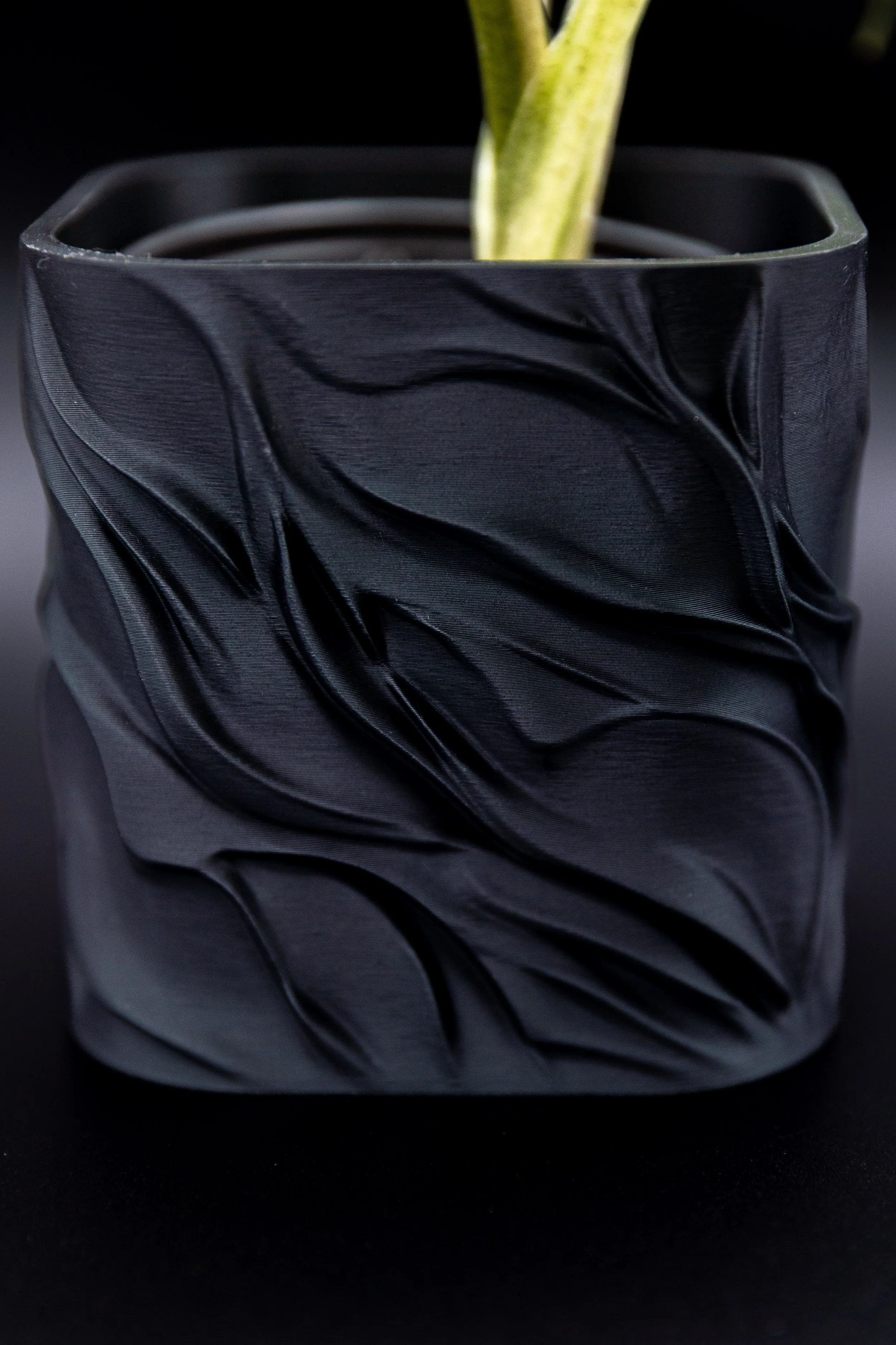 Close-up of the KG Planter texture showing the wavy sculpted design.