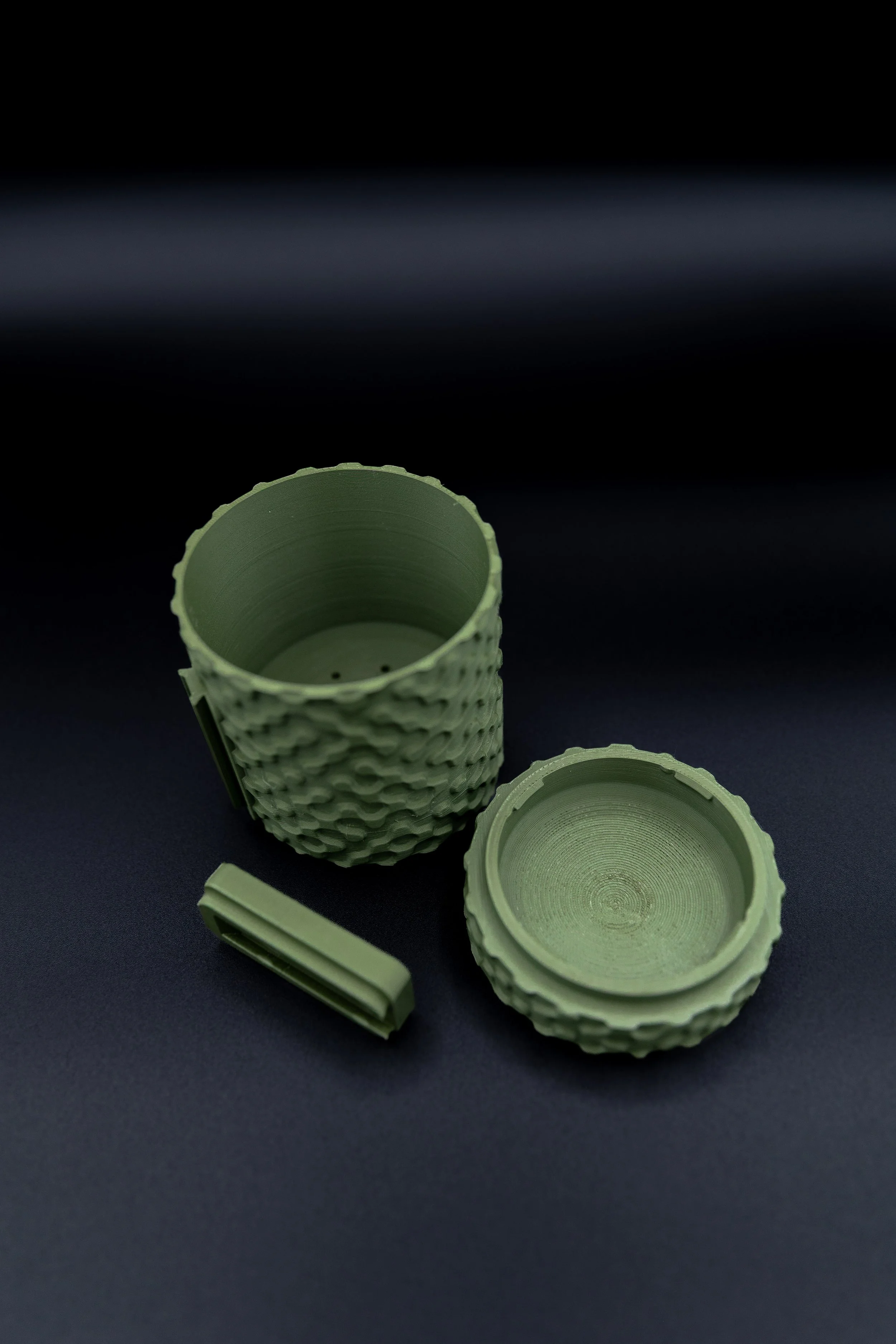 Boone wall-mounted planter set in matte green with detachable drip tray (Copy)