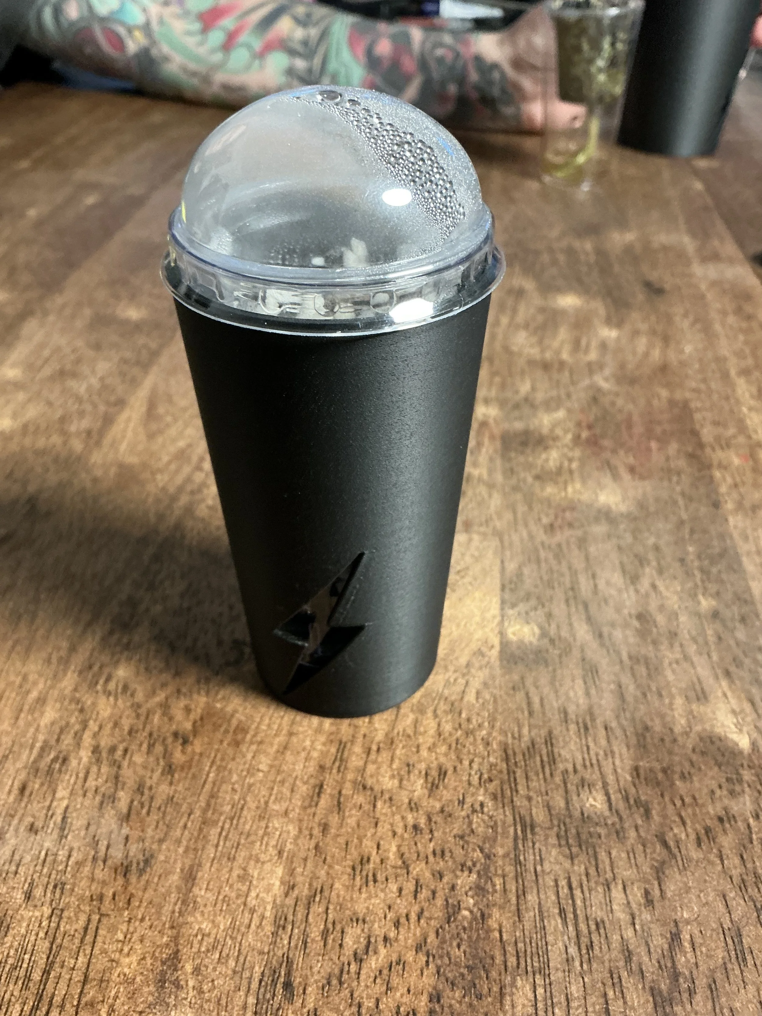 Black corm cup cover with clear dome lid on propagation cup, showing full humidity setup.