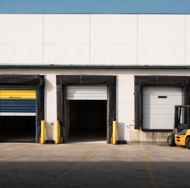 High-Speed vs. Standard Roll-Up Doors: 5 Deciding Factors