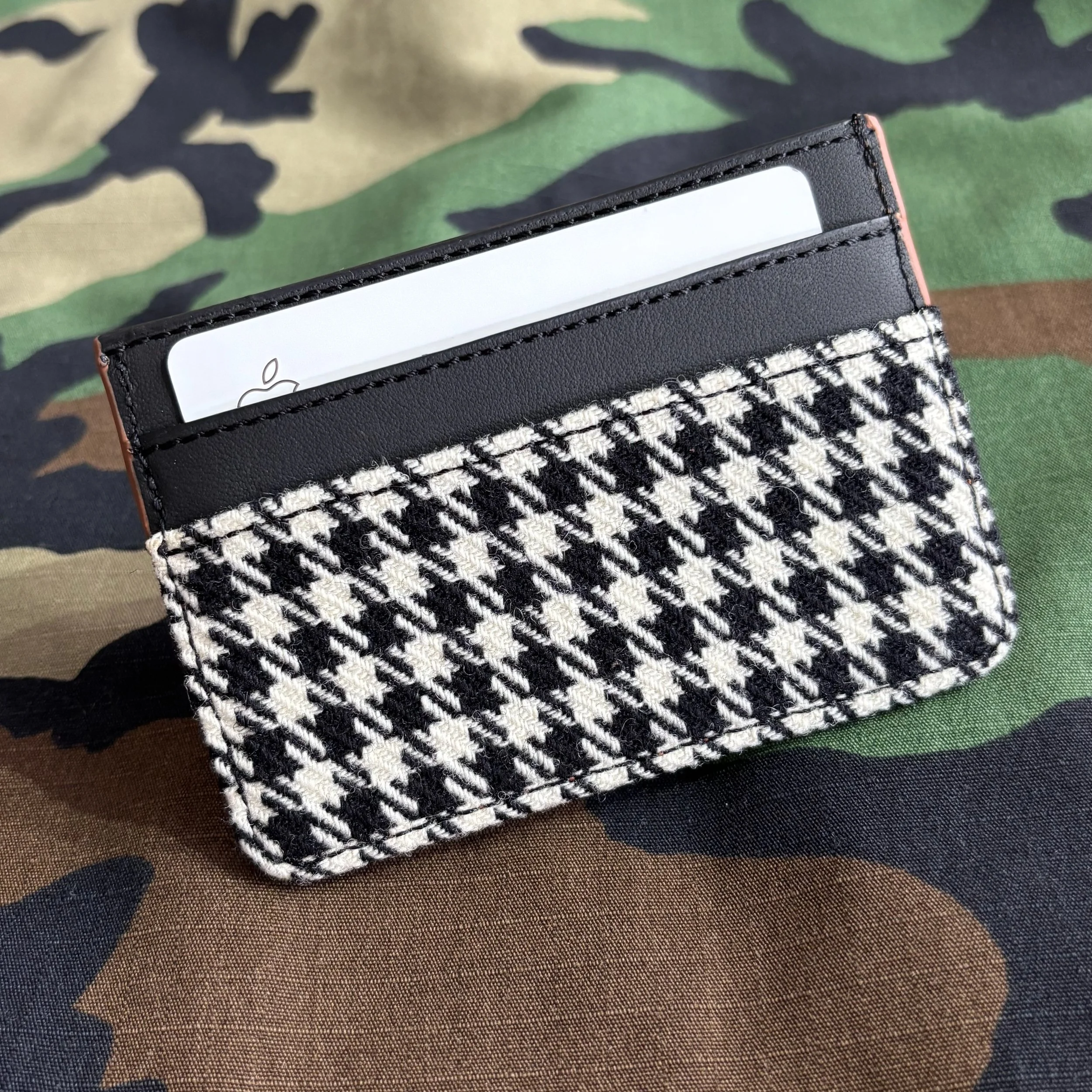 KRUK Classic Tan Leather Card Holder - Black / White Pepita