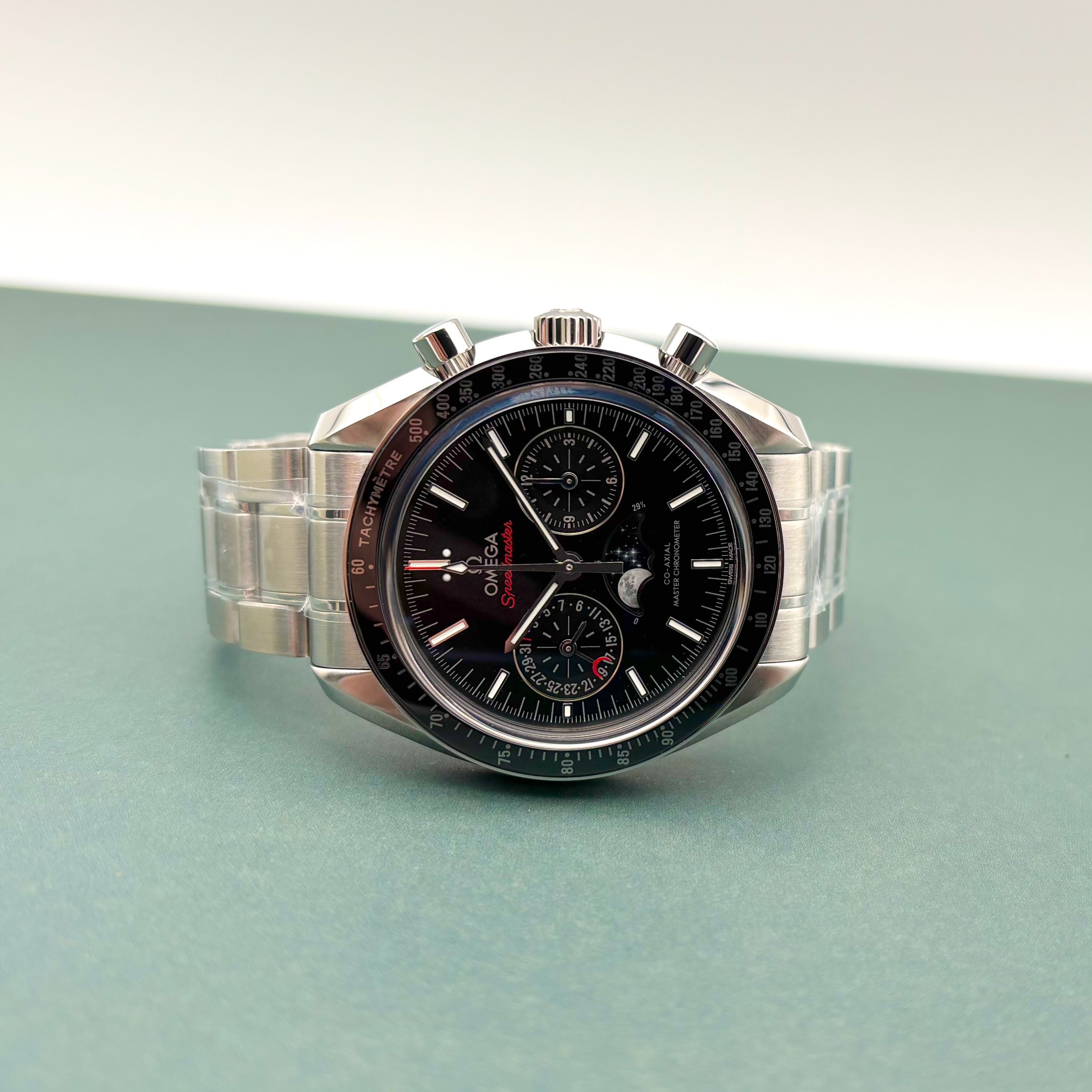 2025 Omega Speedmaster Moonphase 304.30.44.52.01.001
