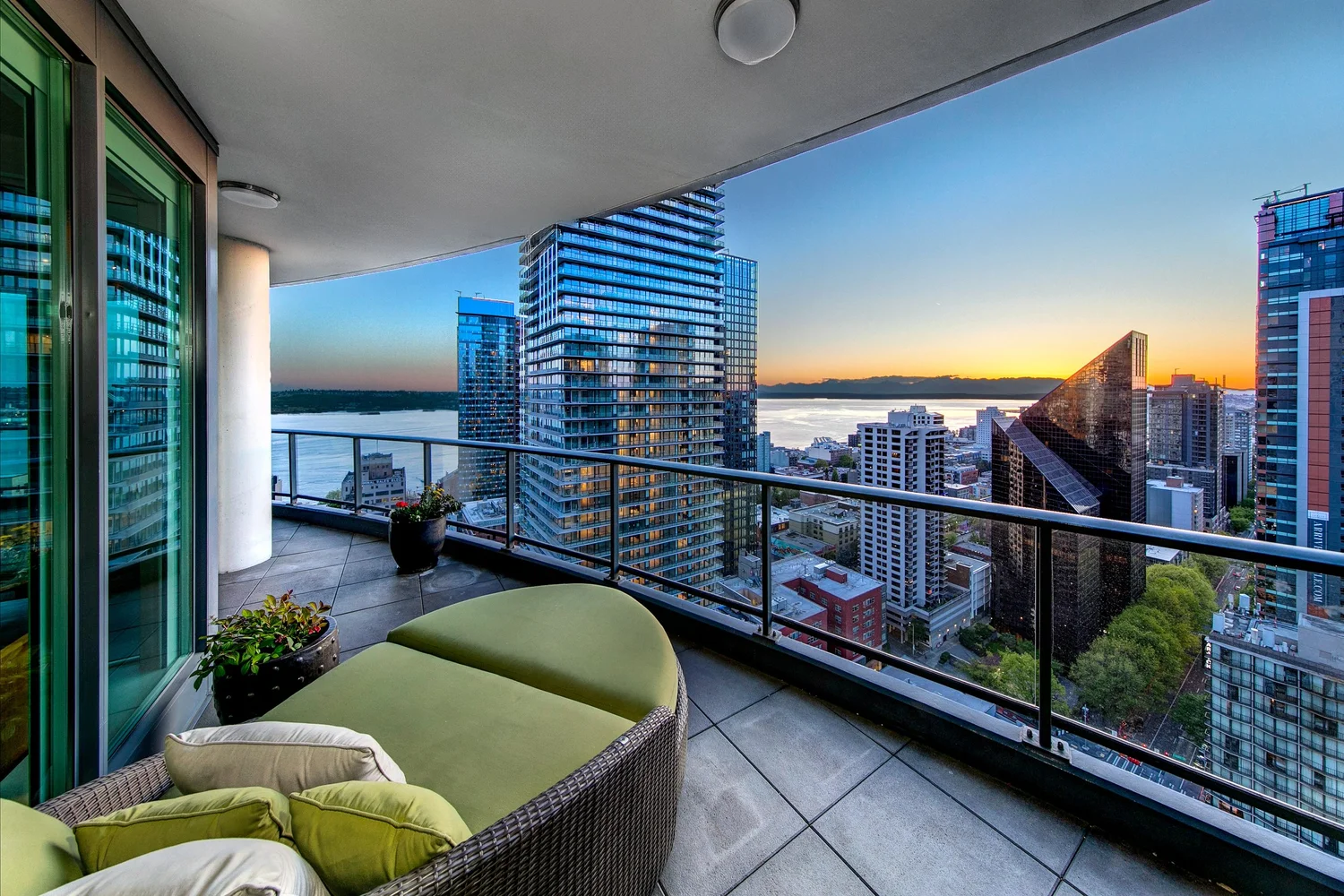 Stunning Penthouses With Wide Open Spaces image