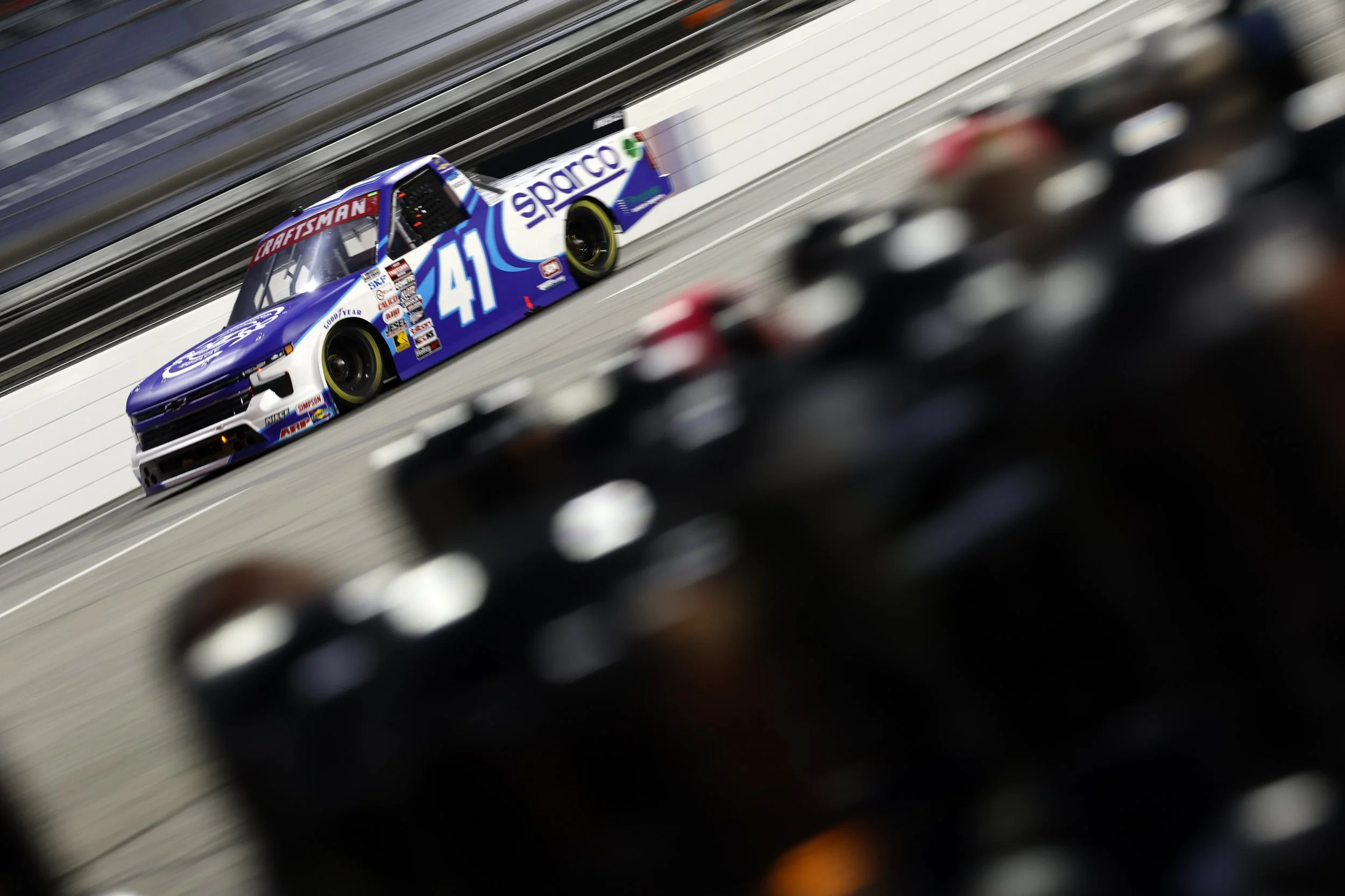 R6. Martinsville - No. 41 Team