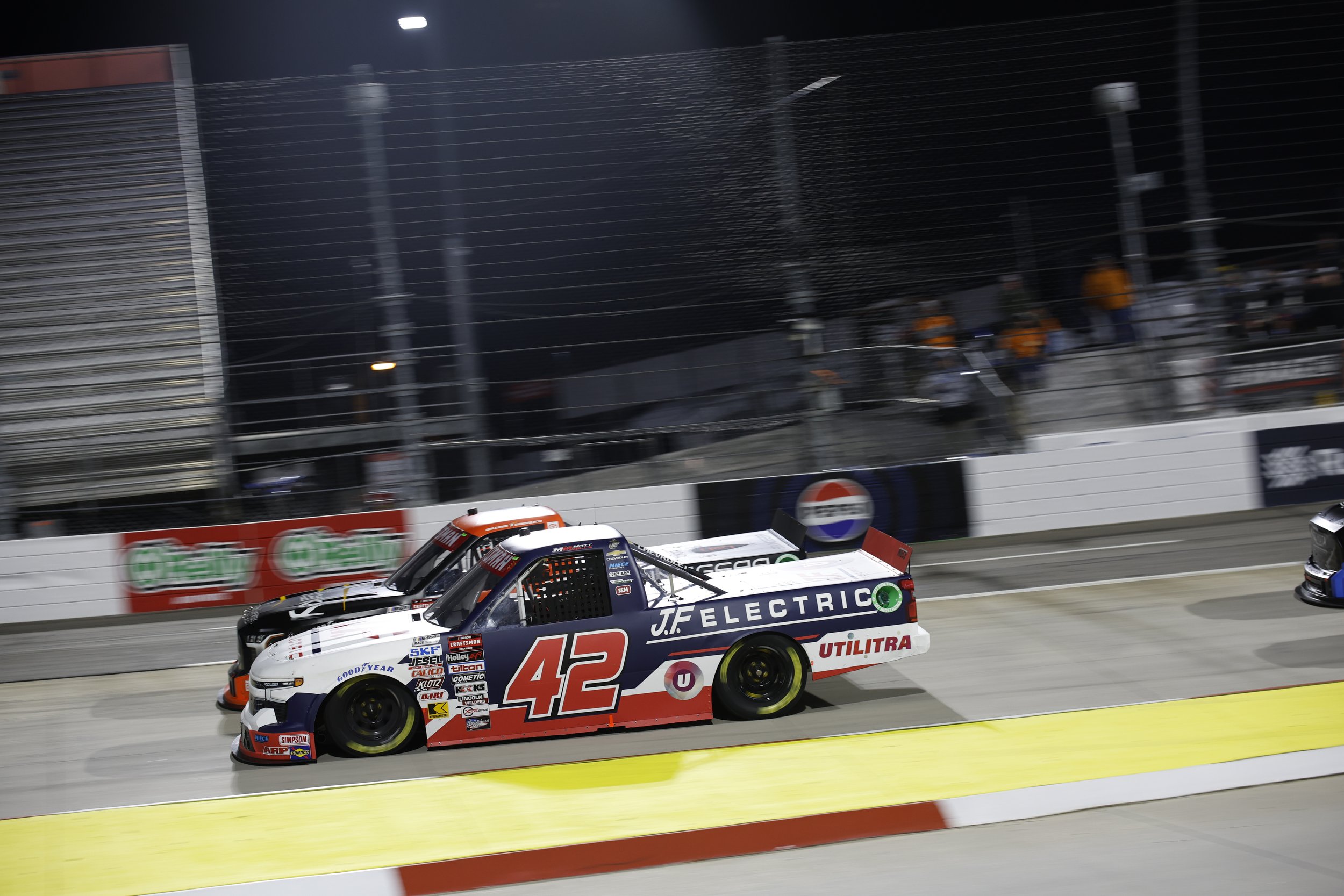 R6. Martinsville - No. 42 Team