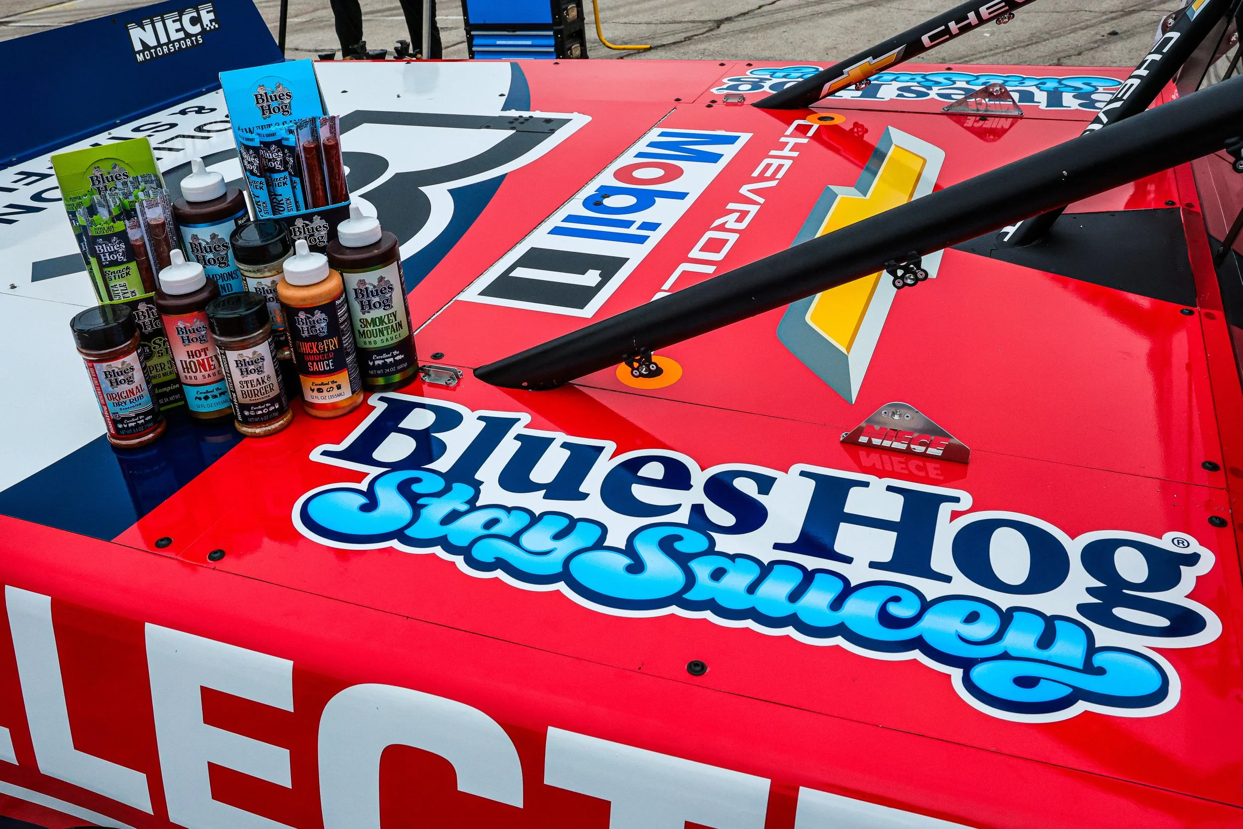 Blues Hog Forms Partnership with Niece Motorsports