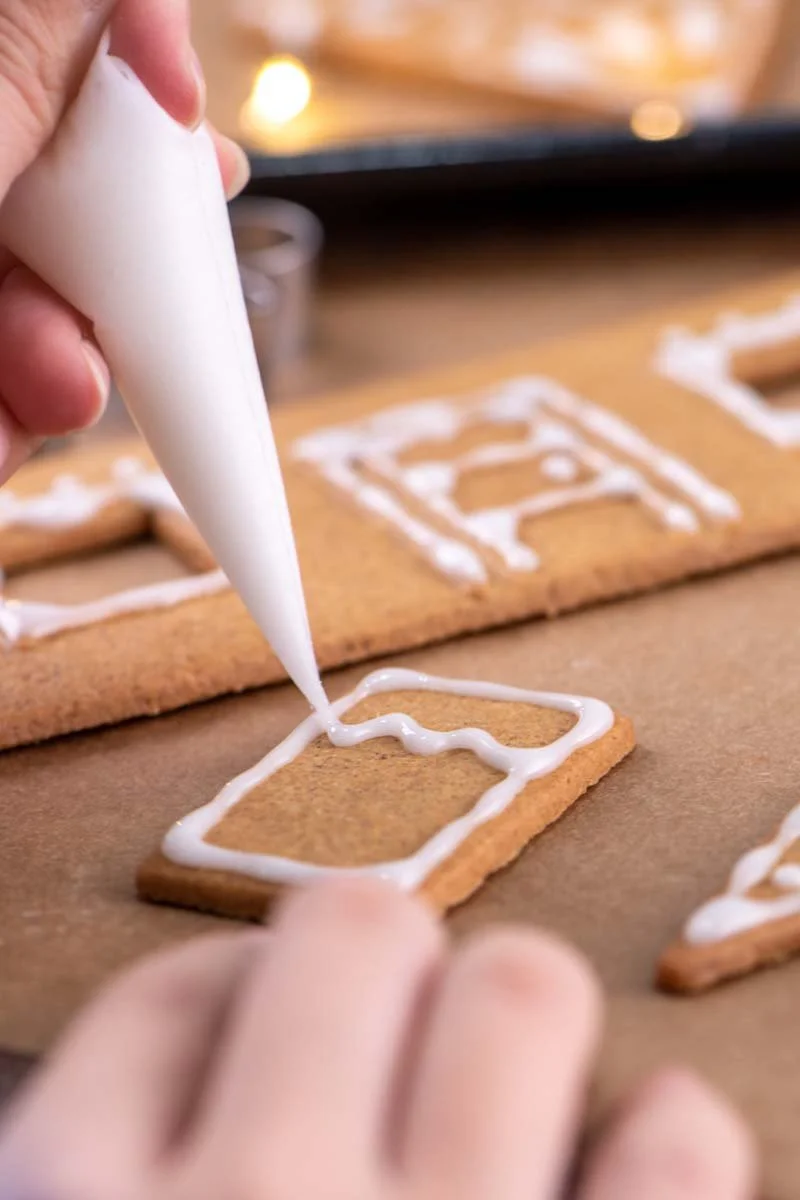 gingerbread house making workishop (1).jpg