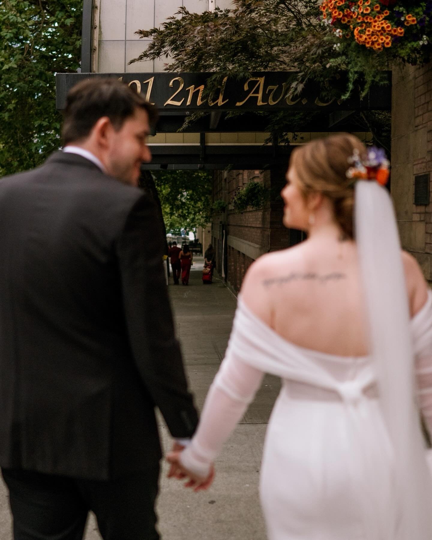 So much love to @bloomandwandercophoto for capturing our space so beautifully!! We have way too many favorites to choose from, so keep an eye out&hellip; more coming soon!
Stunning florals done by @kineticbotany