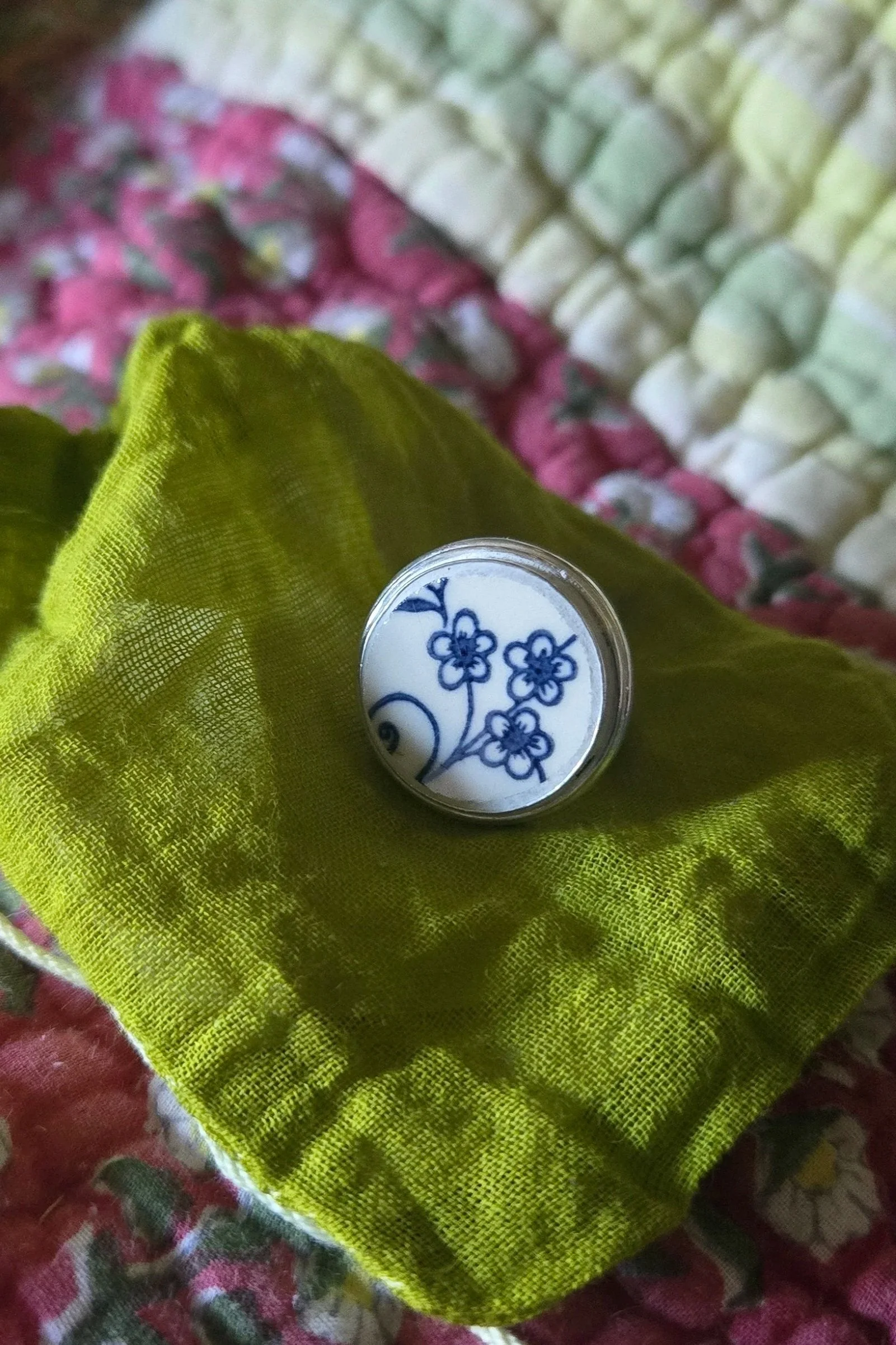 Blue Bouquet Transferware Remnant Ring in Silver / 18mm / Size 8