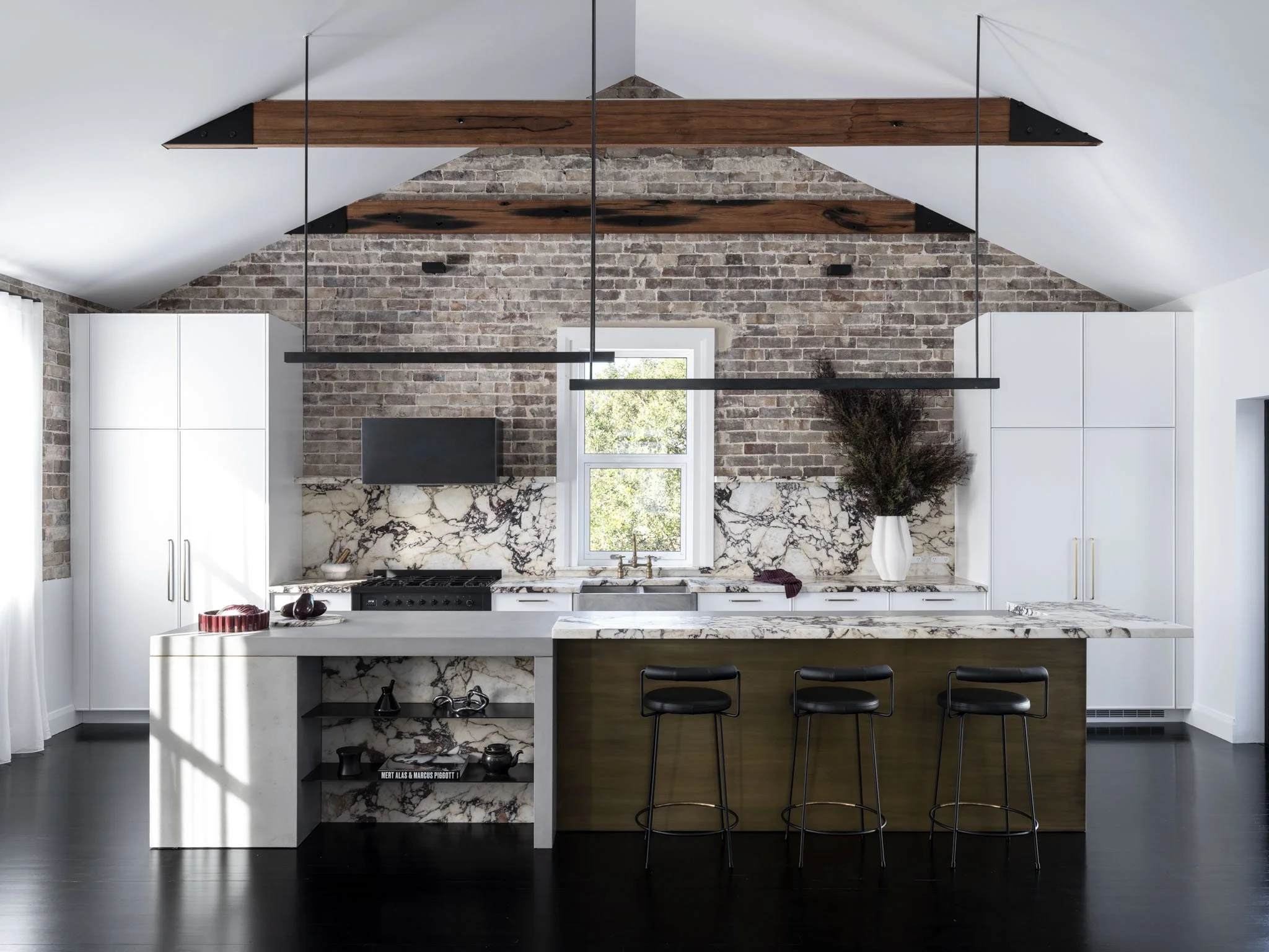 citadel-crows-nest-designer-kitchen-viola-marble-bench.jpg