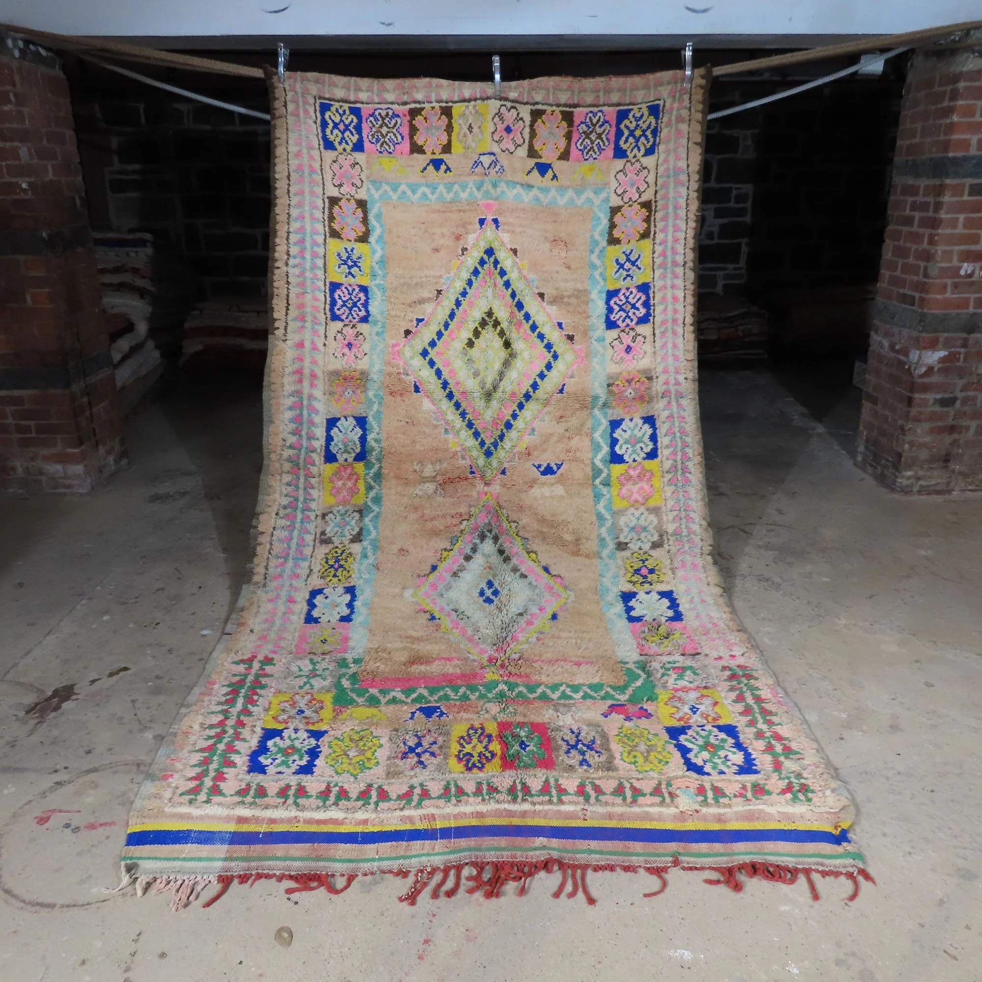 135''x70''