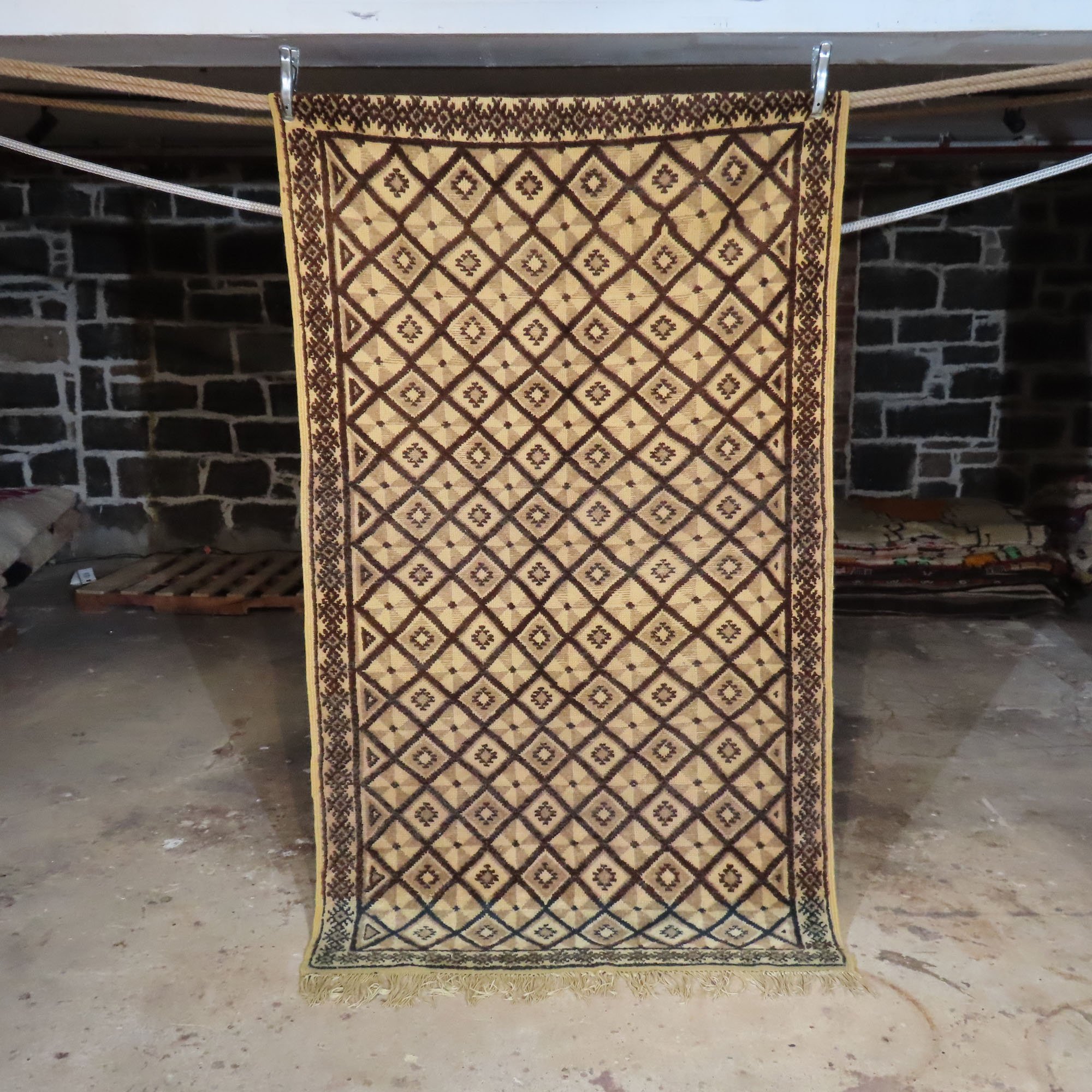 81''x48''