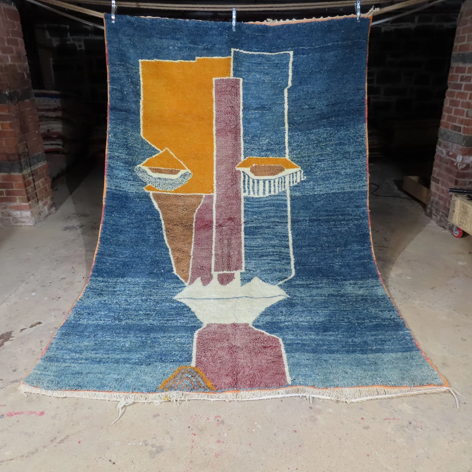 126''x77''