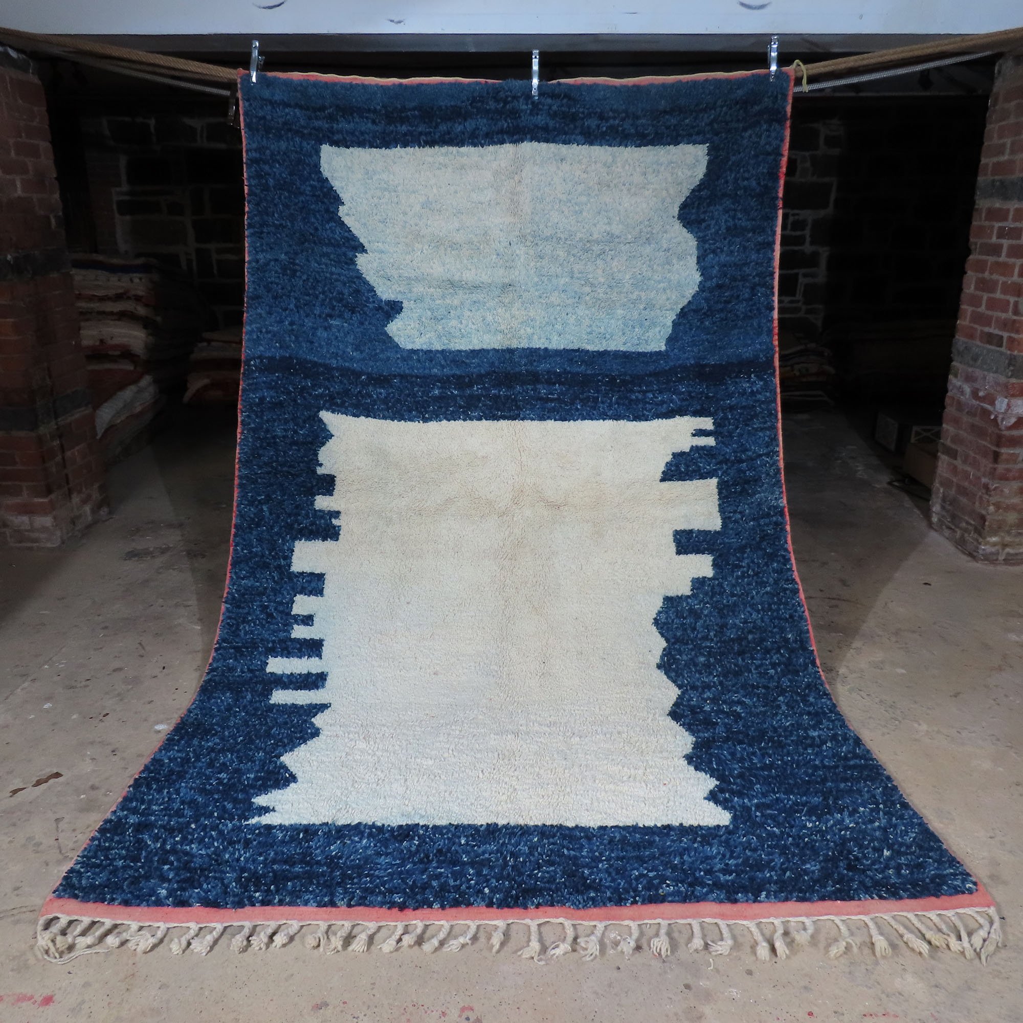 120''x77''