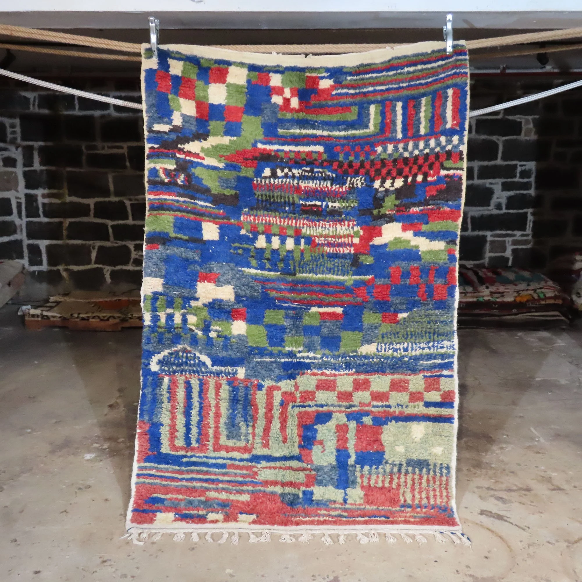81''x52''